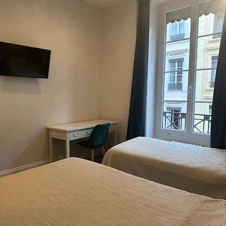 Hotel Azur Лион Экстерьер фото