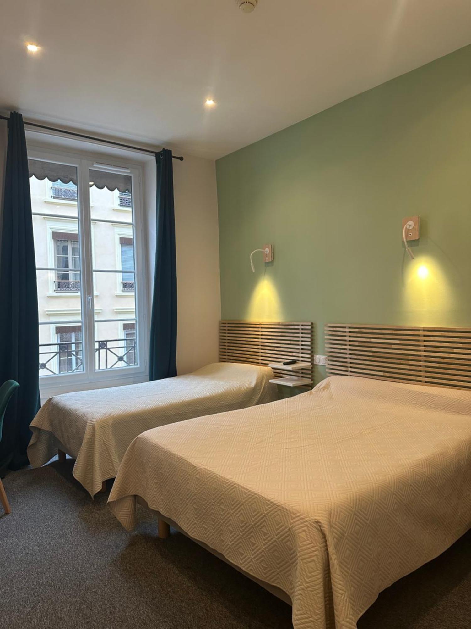 Hotel Azur Лион Экстерьер фото